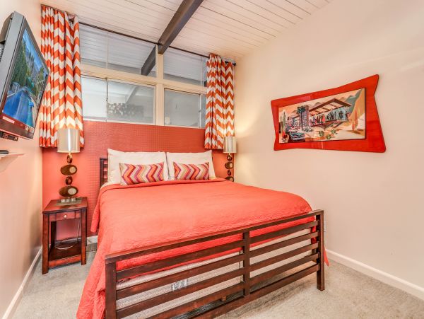Palm Springs Home 984171