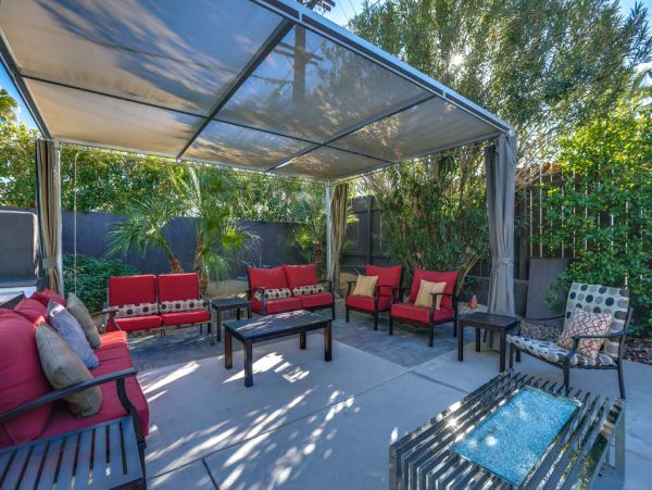 Palm Springs Home 984171