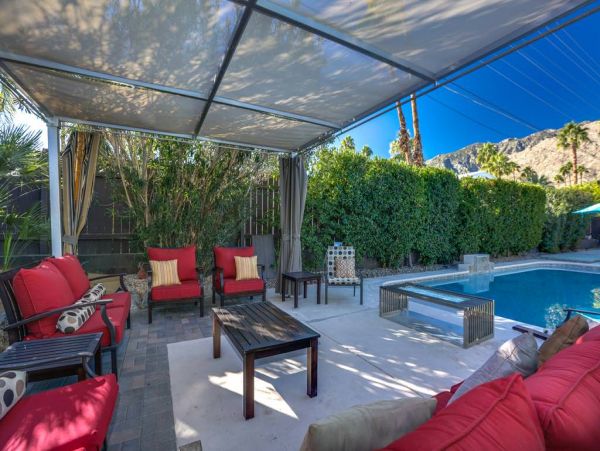 Palm Springs Home 984171