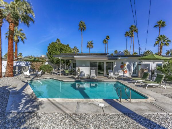 Palm Springs Home 984172