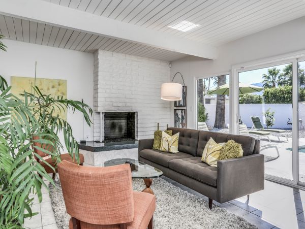 Palm Springs Home 984172
