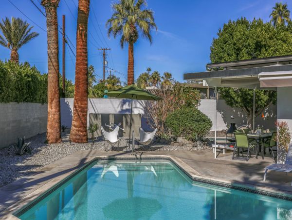 Palm Springs Home 984172