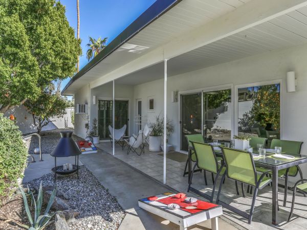 Palm Springs Home 984172