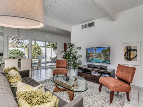 Palm Springs Home 984172