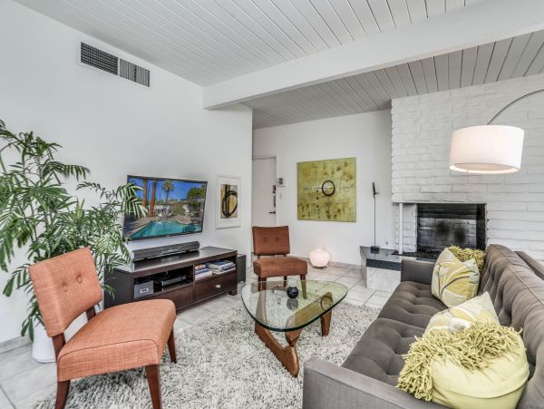 Palm Springs Home 984172