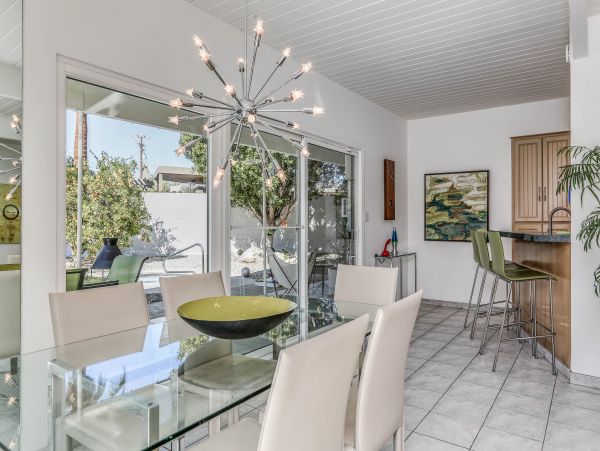 Palm Springs Home 984172