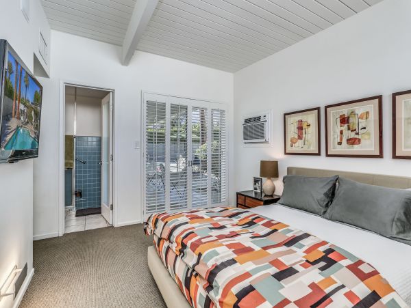 Palm Springs Home 984172