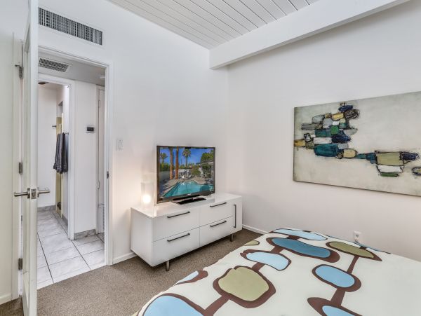 Palm Springs Home 984172
