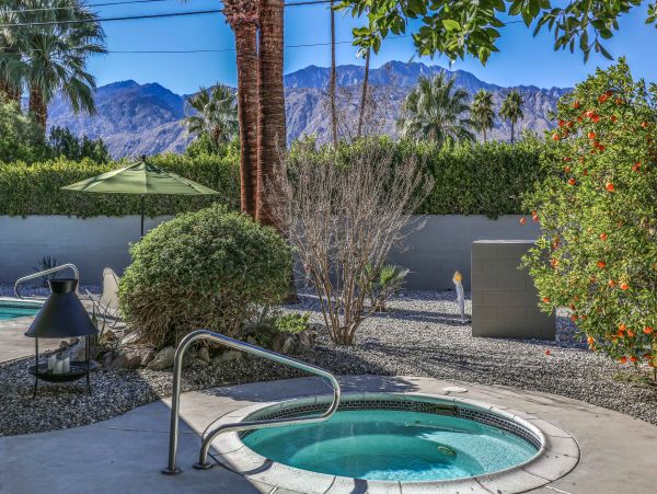 Palm Springs Home 984172