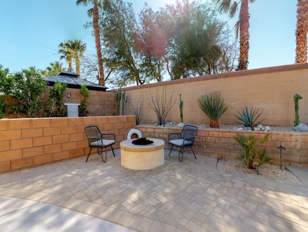 Palm Springs Home 984173