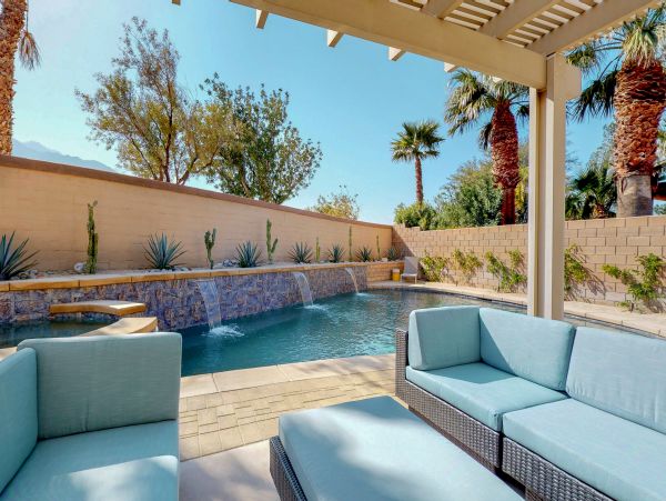 Palm Springs Home 984173