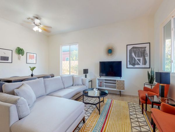 Palm Springs Home 984173