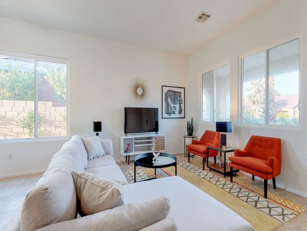 Palm Springs Home 984173