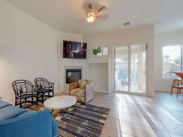 Palm Springs Home 984173