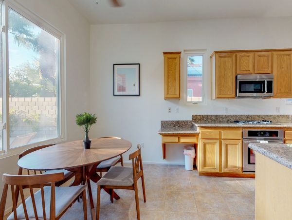 Palm Springs Home 984173