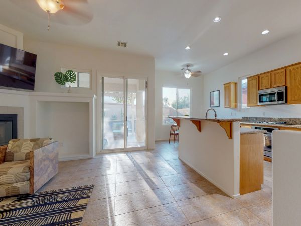 Palm Springs Home 984173