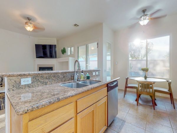 Palm Springs Home 984173