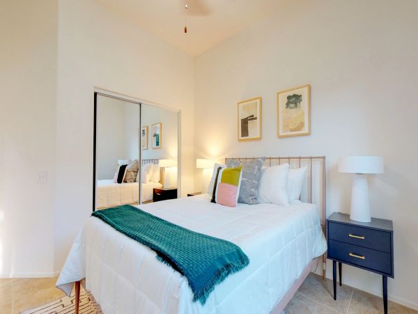 Palm Springs Home 984173