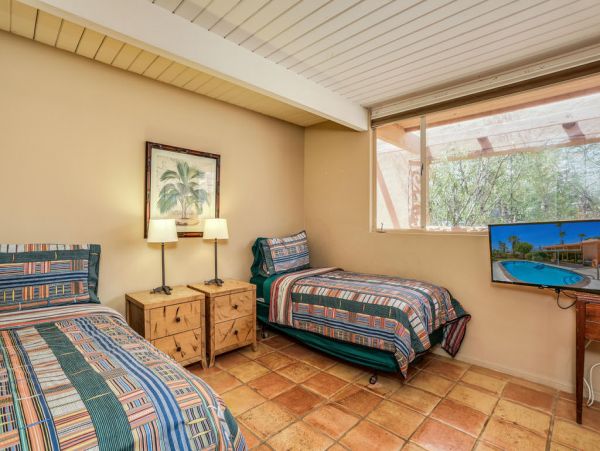Palm Springs Home 984174