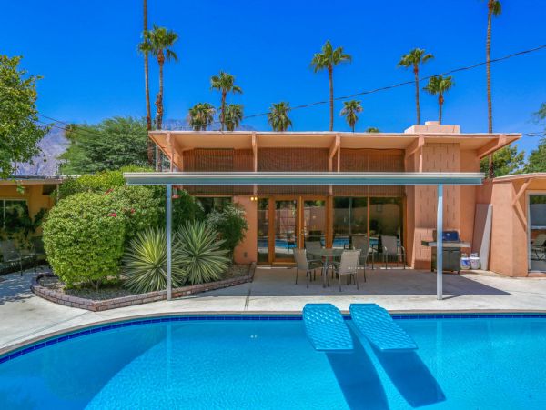 Palm Springs Home 984174