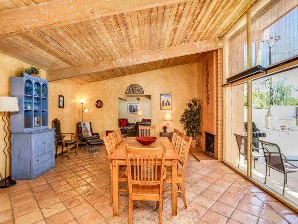 Palm Springs Home 984174