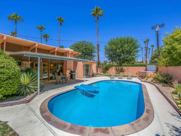 Palm Springs Home 984174