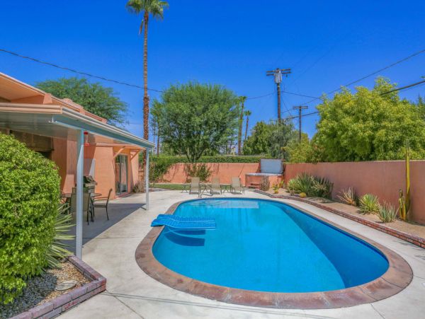 Palm Springs Home 984174