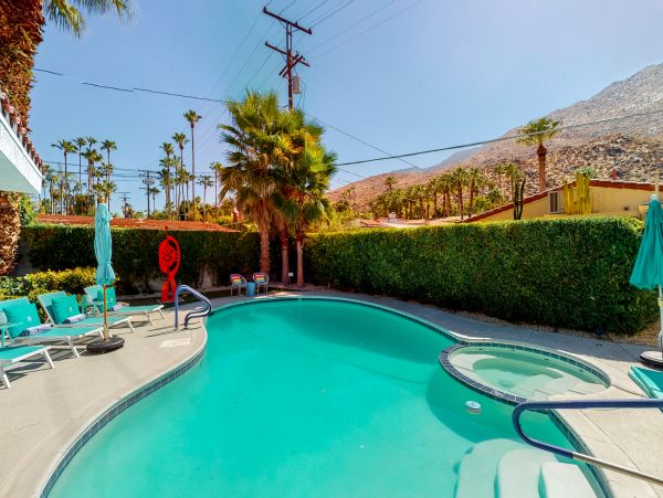 Palm Springs Home 984175