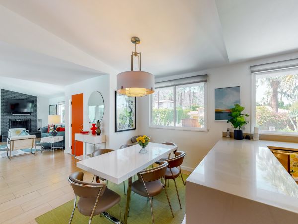 Palm Springs Home 984175