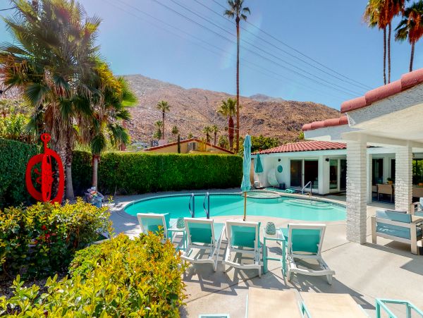 Palm Springs Home 984175