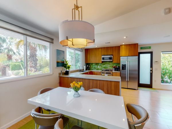 Palm Springs Home 984175