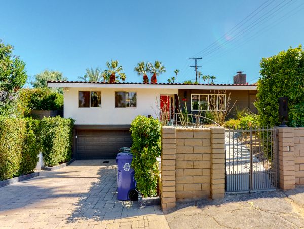 Palm Springs Home 984175