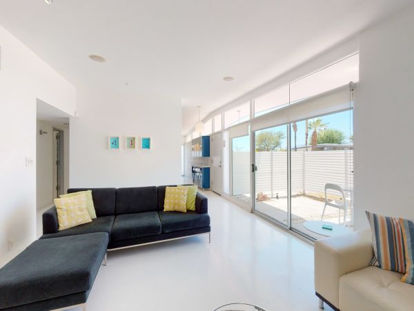 Palm Springs Home 984176