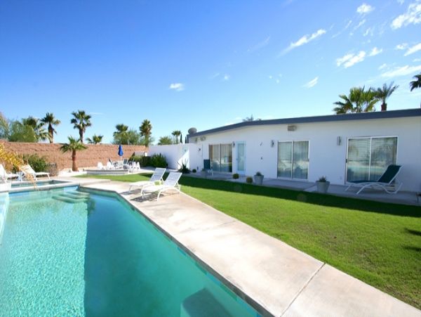 Palm Springs Home 984176