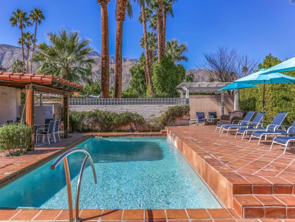 Palm Springs Home 984177