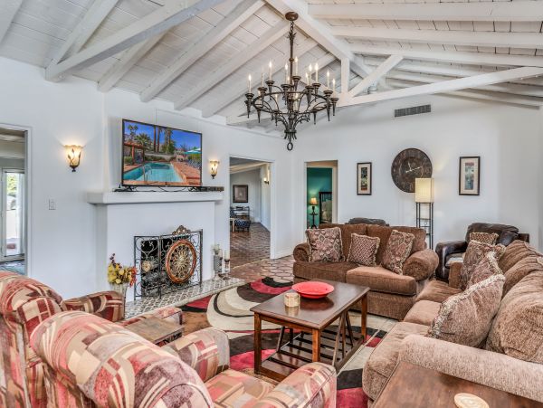 Palm Springs Home 984177