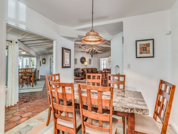 Palm Springs Home 984177