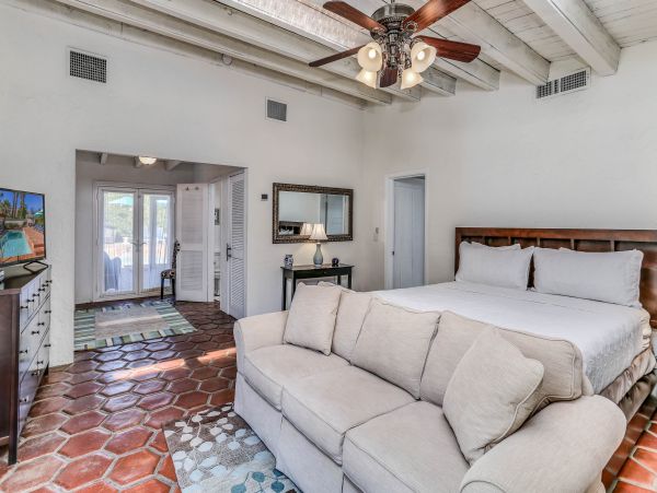 Palm Springs Home 984177