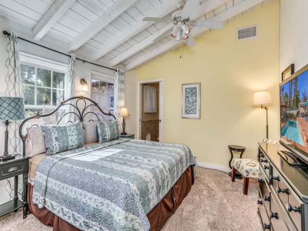 Palm Springs Home 984177