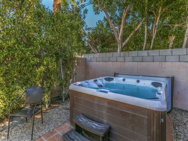 Palm Springs Home 984177