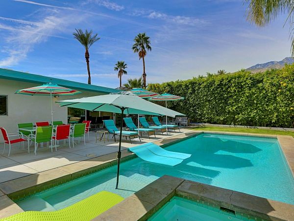 Palm Springs Home 984178
