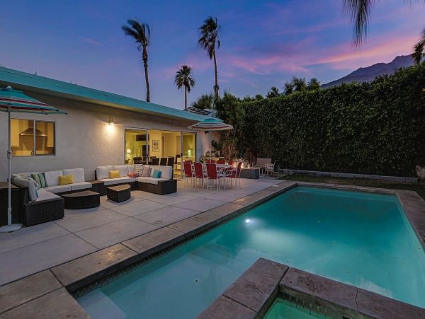 Palm Springs Home 984178