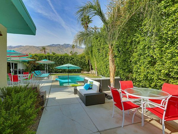 Palm Springs Home 984178