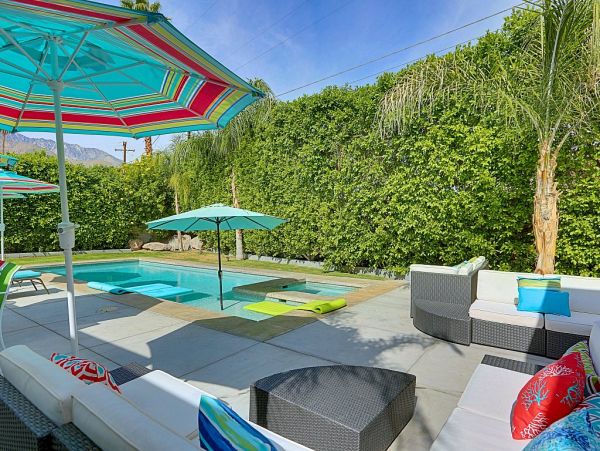 Palm Springs Home 984178