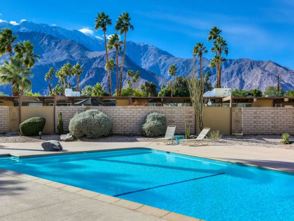Palm Springs Home 984179