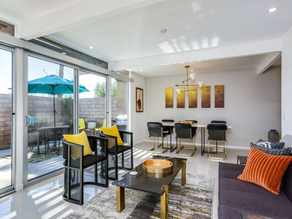 Palm Springs Home 984179