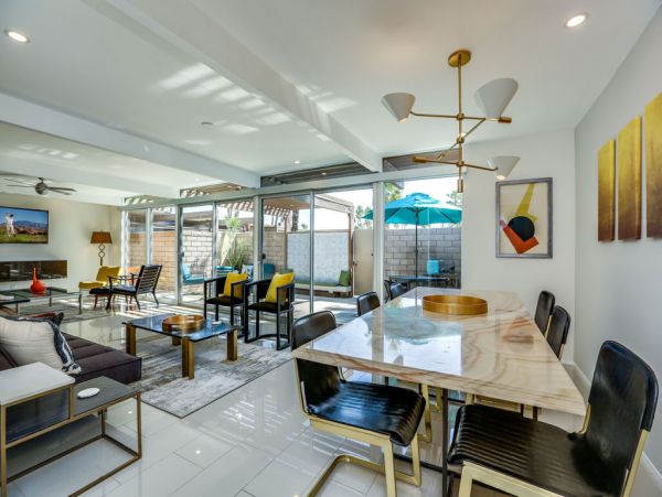 Palm Springs Home 984179