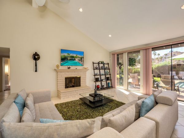 Palm Springs Home 984181