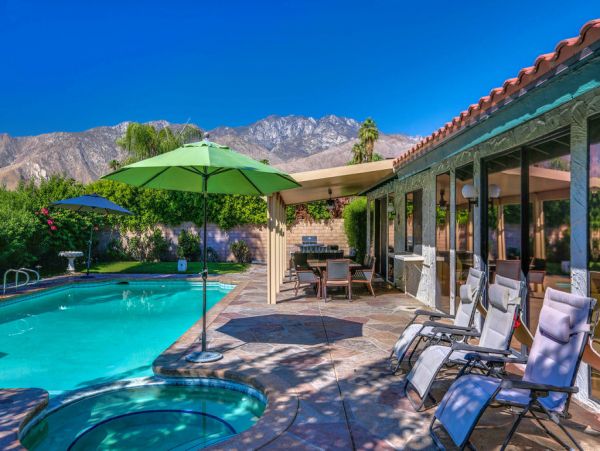 Palm Springs Home 984181
