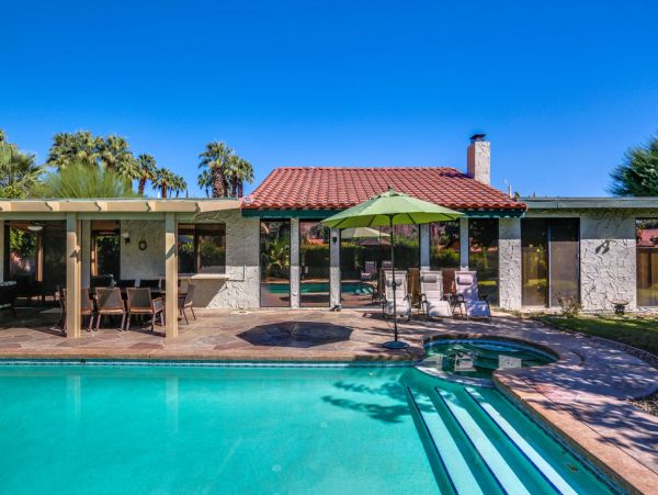 Palm Springs Home 984181